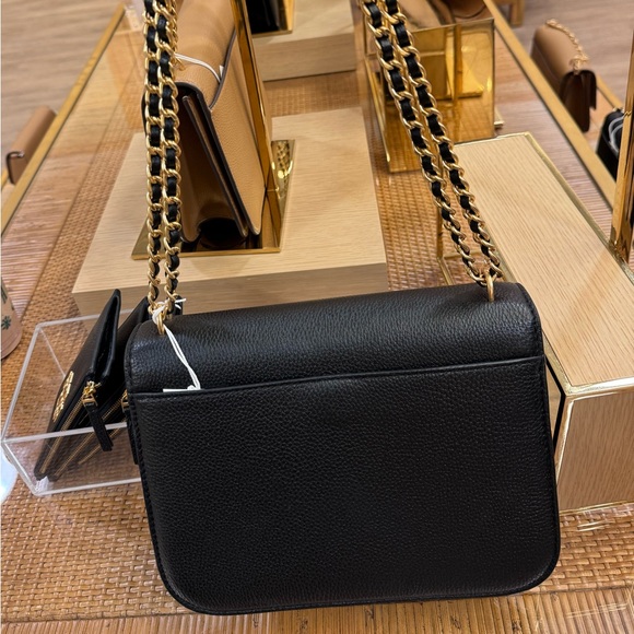 BRITTEN MEDIUM ADJUSTABLE SHOULDER BAG (BLACK/001). - Picture 4 of 7